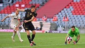 Pha ghi bàn lịch sử của Lewandowski