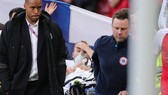 Christian Eriksen đã vượt qua thời khắc nguy kịch, tiếp tục được điều trị tại bệnh viện.
