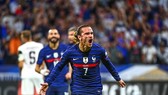 Antoine Griezmann ăn mừng bàn thắng trước Phần Lan