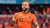 Memphis Depay mừng cú hat-trick ở tuyển Hà Lan