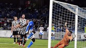 Kalidou Koulibaly ghi bàn ấn định chiến thắng cho Napoli
