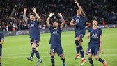 Messi ăn mừng chiew61n thắng cùng Neymar và Mbappe