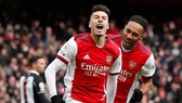 Gabriel Martinelli ăn mừng bàn thắng