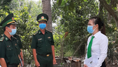 Lực lượng chức năng thưởng nóng chị X. vì tố giác người nhập cảnh trái phép