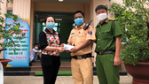 Bà Nguyễn Thị Ngọc Châu, Chủ tịch UBND phường Vĩnh Phú, TP Thuận An biểu dương kịp thời lực lượng chức năng