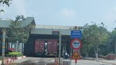 Phương tiện qua lại cửa khẩu Mộc Bài bắt buộc phải qua hệ thống sát khuẩn tự động