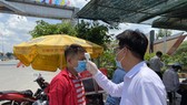 Lực lượng chức năng tỉnh Tây Ninh kiểm tra y tế tại các chốt kiểm dịch