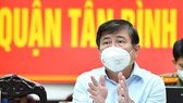 Chủ tịch UBND TPHCM Nguyễn Thành Phong phát biểu chỉ đạo công tác phòng, chống dịch Covid-19 tại quận Tân Bình. Ảnh: VIỆT DŨNG