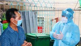 Bí thư Thành ủy TPHCM Nguyễn Văn Nên thăm, động viên người dân ở trọ phải giãn cách
