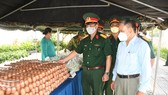 Quân khu 7 có nhiều mô hình, cách làm hay, sáng tạo giúp dân vượt qua khó khăn do dịch Covid-19