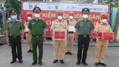 Chiến sĩ CSGT đưa người dân đi cấp cứu được Thủ tướng Chính phủ trao bằng khen