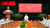 Ban Thường vụ Thành ủy TPHCM họp về kế hoạch, chiến lược phòng chống dịch và phục hồi kinh tế