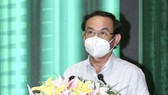 Bí thư Thành ủy TPHCM Nguyễn Văn Nên phát biểu tại hội nghị, chiều 1-11-2021. Ảnh: HOÀNG HÙNG