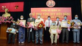 Quận 10 trao Huy hiệu Đảng đợt 2-9-2020