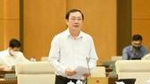 Bộ trưởng Bộ KHCN Huỳnh Thành Đạt thừa uỷ quyền Chính phủ trình bày Tờ trình dự án Luật sửa đổi, bổ sung một số điều của Luật Sở hữu trí tuệ. Ảnh: VIẾT CHUNG