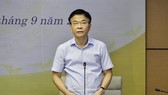 Bộ trưởng Bộ Tư pháp Lê Thành Long báo cáo tại phiên họp