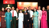 Bí thư Thành ủy TPHCM Nguyễn Văn Nên và Chủ tịch HĐND TPHCM Nguyễn Thị Lệ gặp gỡ các đại biểu tại buổi họp mặt. Ảnh: VIỆT DŨNG