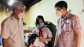 Lãnh đạo TPHCM thăm, trao quà Trung thu cho trẻ mồ côi vì Covid-19