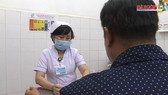 Xác minh vụ cô gái bị kẻ lạ dùng vật nhọn rạch tay phải uống thuốc phơi nhiễm HIV