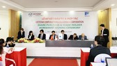 Quan cảnh buổi lễ ký kết đầu tư, hợp tác chiến lược kinh doanh ra mắt công ty sản xuất tủ bảng điện tử tại Việt Nam
