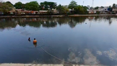 Lực lượng chức năng tìm kiếm hai vợ chồng nhảy kênh mất tích