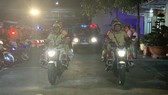 Công an quận Bình Tân ra quân trấn áp tội phạm bảo vệ an toàn tuyệt đối Đại hội Đảng các cấp và Đại hội đại biểu toàn quốc lần thứ XIII của Đảng vào tối ngày 16-7. Ảnh: CHÍ THẠCH