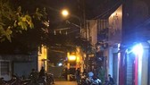 Công an phong tỏa, khám nghiệm hiện trường. Ảnh: CHÍ THẠCH