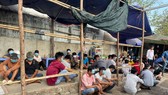Tại hiện trường, lực lượng khống chế, bắt giữ gần 50 người và thu giữ hơn 100 triệu đồng cùng nhiều tang vật có liên quan