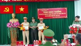 Khen thưởng 2 CSGT “mở đường” cho ô tô chở sản phụ đến bệnh viện
