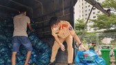 Trao tặng 2.000kg rau, củ cho người dân quận Bình Thạnh