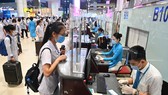 Làm thủ tục chuyến bay tại sân bay Nội Bài thời gian trước khi thực hiện giãn cách xã hội theo Chỉ thị 16