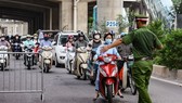Công an TP Hà Nội “chốt” quy trình duyệt, cấp giấy đi đường
