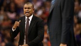 HLV Earl Watson đã bị Suns sa thải