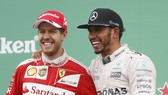 Lewis Hamilton (phải) và Sebastian Vettel