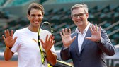 Rafael Nadal (phải) sẽ đổi thanh bảo kiếm "Thập toàn, thập mỹ" ở Acapulco
