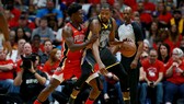 Kevin Durant (phải)