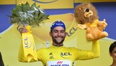 Fernando Gaviria thắng chặng mở màn, tạm khoác Áo vàng