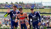 Marquez (giữa) và Rossi (trái) cùng với Vinales - 3 tay đua giành chiến thắng trên đất Đức