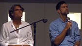 Pepe Imaz (trái) và Novak Djokovic trong một buổi thảo luận mang đậm chất tâm linh