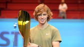 Andrey Rublev: Đăng quang lần thứ 5 trong mùa, giành suất dự giải “Bát đại cao thủ” ở London