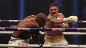 Usyk đang ép AJ phải đối mặt với mình