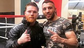 Canelo (trái) và Yildirim