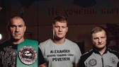 Povetkin (giữa) không muốn thượng đài với Usyk