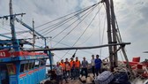 Tàu cá cùng 6 ngư dân được cứu nạn, đưa vào bờ an toàn