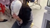 Công an vào cuộc vụ chủ cửa hàng hành hung, nhục mạ, cắt tóc, cắt áo nữ sinh trộm váy
