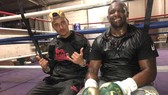 Ty Mitchell (trái) và Dillian Whyte