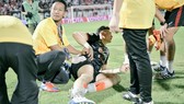 Văn Lâm nén đau để thi đấu trong suốt 77 phút đồng hồ