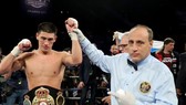 Dmitri Bivol bảo vệ thành công đai WBA hạng bán nặng trên đất Mỹ