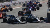 Xe của Bottas và Hamilton so kè ở 1 khúc cua, nhưng sau đó thì...