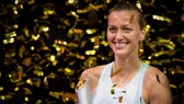 Petra Kvitova và chiếc cúp thứ 2 trong mùa